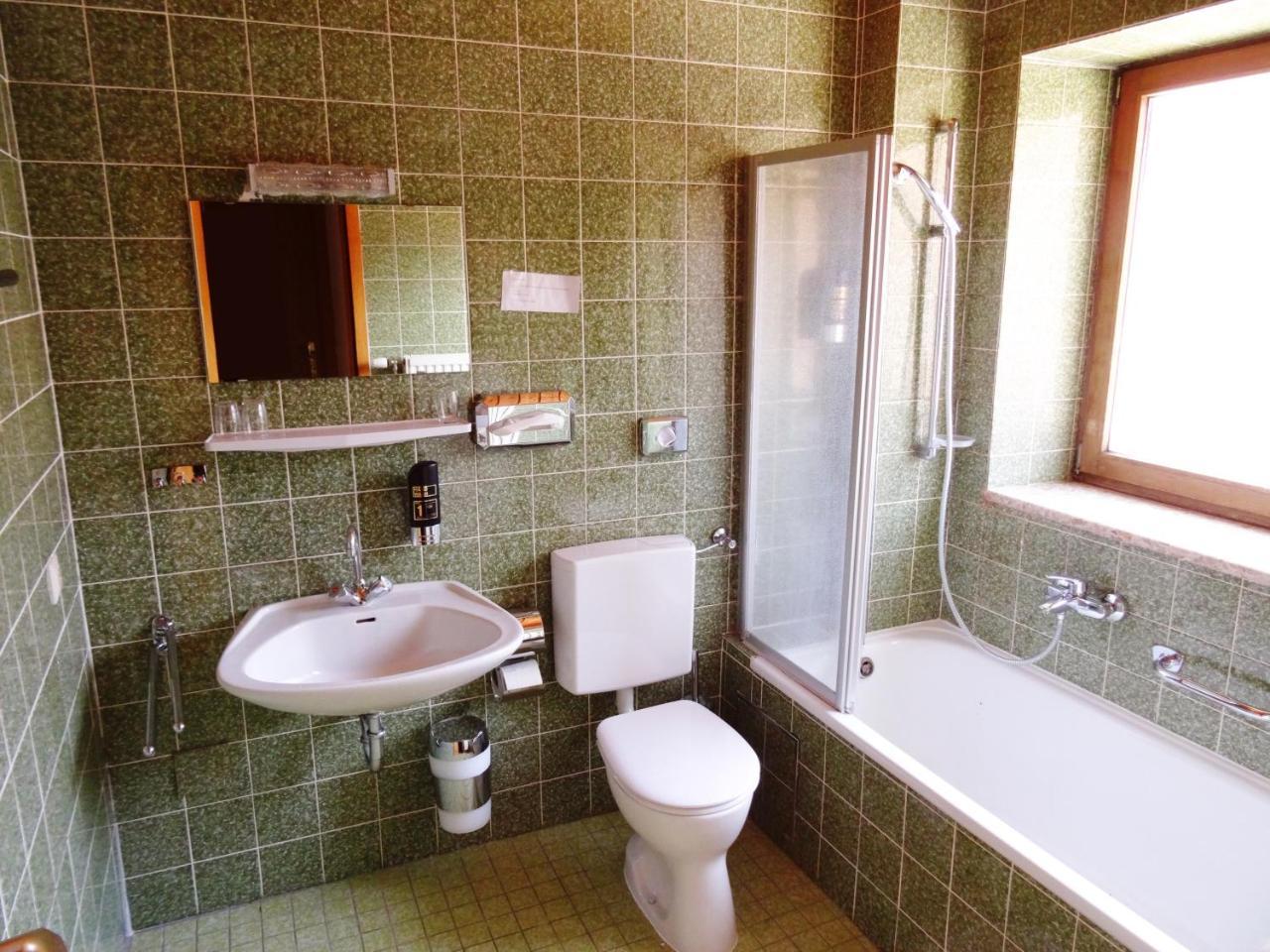 Hotel Gasthof Forelle Siegsdorf Εξωτερικό φωτογραφία